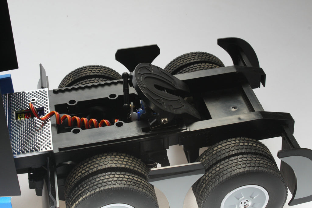 1/16th Scale Freightliner Cascadia Tractor